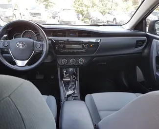 Benzin 1,8L Motor von Toyota Corolla Sedan 2014 zur Miete in Tiflis.