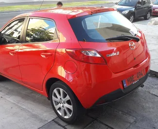 Frontansicht eines Mietwagens Mazda 2 in Limassol, Zypern ✓ Auto Nr.278. ✓ Automatisch TM ✓ 0 Bewertungen.