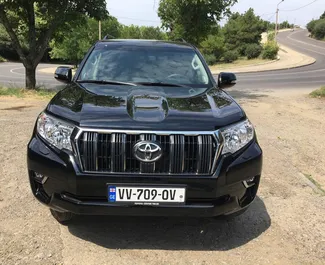 Frontansicht eines Mietwagens Toyota Land Cruiser Prado in Tiflis, Georgien ✓ Auto Nr.262. ✓ Automatisch TM ✓ 1 Bewertungen.