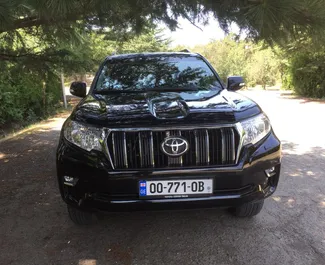 Frontansicht eines Mietwagens Toyota Land Cruiser Prado in Tiflis, Georgien ✓ Auto Nr.260. ✓ Automatisch TM ✓ 0 Bewertungen.