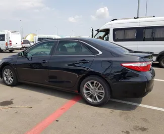 Mietwagen Toyota Camry 2016 in Georgien, mit Benzin-Kraftstoff und 180 PS ➤ Ab 120 GEL pro Tag.