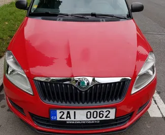 Autovermietung Skoda Fabia Nr.424 Schaltgetriebe in Prag, ausgestattet mit einem 1,2L Motor ➤ Von Petr in der Tschechischen Republik.