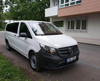 Frontansicht eines Mietwagens Mercedes-Benz Vito Tourer Pro in Prag, Tschechische Republik ✓ Auto Nr.58. ✓ Automatisch TM ✓ 0 Bewertungen.