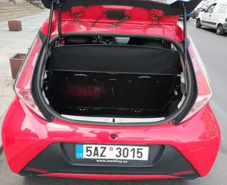 Benzin 1,0L Motor von Toyota Aygo 2021 zur Miete in Prag.