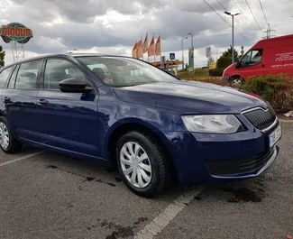 Frontansicht eines Mietwagens Skoda Octavia Combi in Prag, Tschechische Republik ✓ Auto Nr.430. ✓ Schaltgetriebe TM ✓ 0 Bewertungen.