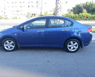 Frontansicht eines Mietwagens Honda City in Larnaca, Zypern ✓ Auto Nr.784. ✓ Automatisch TM ✓ 0 Bewertungen.