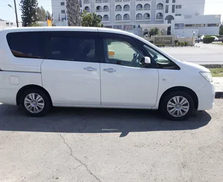 Frontansicht eines Mietwagens Nissan Serena in Larnaca, Zypern ✓ Auto Nr.789. ✓ Automatisch TM ✓ 1 Bewertungen.