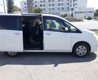 Autovermietung Nissan Serena Nr.789 Automatisch in Larnaca, ausgestattet mit einem 2,0L Motor ➤ Von Panik auf Zypern.