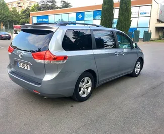 Mietwagen Toyota Sienna 2015 in Georgien, mit Benzin-Kraftstoff und 172 PS ➤ Ab 207 GEL pro Tag.