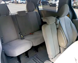 Toyota Sienna 2015 mit Antriebssystem Frontantrieb, verfügbar in Tiflis.