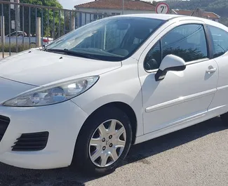 Frontansicht eines Mietwagens Peugeot 207 in Bar, Montenegro ✓ Auto Nr.991. ✓ Schaltgetriebe TM ✓ 24 Bewertungen.