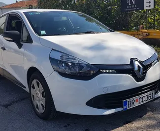 Frontansicht eines Mietwagens Renault Clio 4 in Bar, Montenegro ✓ Auto Nr.531. ✓ Schaltgetriebe TM ✓ 14 Bewertungen.