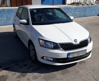 Frontansicht eines Mietwagens Skoda Fabia in Tivat, Montenegro ✓ Auto Nr.512. ✓ Automatisch TM ✓ 0 Bewertungen.