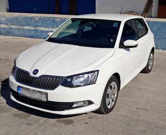 Frontansicht eines Mietwagens Skoda Fabia in Tivat, Montenegro ✓ Auto Nr.511. ✓ Automatisch TM ✓ 2 Bewertungen.