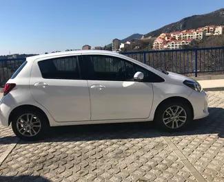 Autovermietung Toyota Yaris Nr.495 Automatisch in Rafailovici, ausgestattet mit einem 1,3L Motor ➤ Von Nikola in Montenegro.
