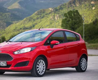 Frontansicht eines Mietwagens Ford Fiesta in Budva, Montenegro ✓ Auto Nr.1052. ✓ Automatisch TM ✓ 3 Bewertungen.