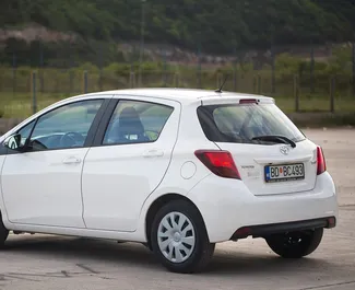 Vermietung Toyota Yaris. Wirtschaft, Komfort Fahrzeug zur Miete in Montenegro ✓ Kaution Einzahlung von 100 EUR ✓ Versicherungsoptionen KFZ-HV, TKV, VKV Plus, VKV Komplett, Insassen, Diebstahlschutz, Ausland.