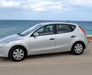 Frontansicht eines Mietwagens Hyundai i30 auf Kreta, Griechenland ✓ Auto Nr.1125. ✓ Schaltgetriebe TM ✓ 0 Bewertungen.