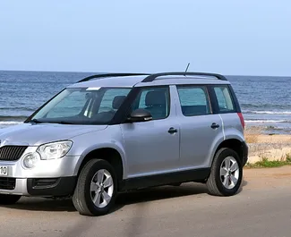 Frontansicht eines Mietwagens Skoda Yeti Turbo auf Kreta, Griechenland ✓ Auto Nr.1132. ✓ Schaltgetriebe TM ✓ 0 Bewertungen.