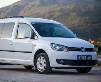 Frontansicht eines Mietwagens Volkswagen Caddy Maxi in Budva, Montenegro ✓ Auto Nr.1111. ✓ Automatisch TM ✓ 3 Bewertungen.