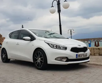 Frontansicht eines Mietwagens Kia Ceed auf Kreta, Griechenland ✓ Auto Nr.1089. ✓ Schaltgetriebe TM ✓ 0 Bewertungen.