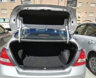 Benzin 1,6L Motor von Nissan Tiida 2013 zur Miete in Limassol.