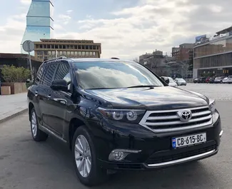 Frontansicht eines Mietwagens Toyota Highlander in Tiflis, Georgien ✓ Auto Nr.1221. ✓ Automatisch TM ✓ 2 Bewertungen.