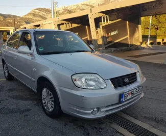 Frontansicht eines Mietwagens Hyundai Accent in Bar, Montenegro ✓ Auto Nr.1219. ✓ Automatisch TM ✓ 21 Bewertungen.