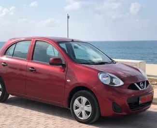 Frontansicht eines Mietwagens Nissan Micra in Paphos, Zypern ✓ Auto Nr.1218. ✓ Automatisch TM ✓ 2 Bewertungen.