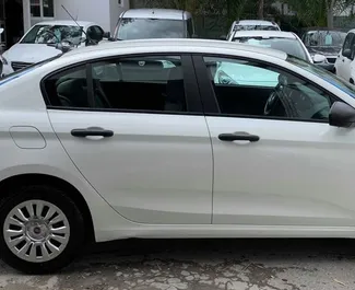 Mietwagen Fiat Tipo 2018 in Griechenland, mit Benzin-Kraftstoff und 100 PS ➤ Ab 39 EUR pro Tag.