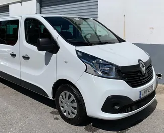 Frontansicht eines Mietwagens Renault Trafic auf Kreta, Griechenland ✓ Auto Nr.1261. ✓ Schaltgetriebe TM ✓ 0 Bewertungen.