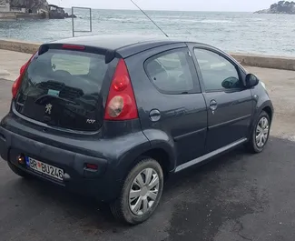 Mietwagen Peugeot 107 2013 in Montenegro, mit Benzin-Kraftstoff und 70 PS ➤ Ab 14 EUR pro Tag.