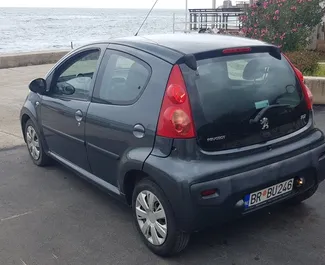 Benzin 1,0L Motor von Peugeot 107 2013 zur Miete in Bar.