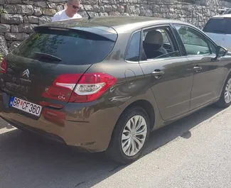 Frontansicht eines Mietwagens Citroen C4 in Bar, Montenegro ✓ Auto Nr.539. ✓ Automatisch TM ✓ 16 Bewertungen.