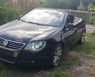 Innenraum von Volkswagen Eos zur Miete in Montenegro. Ein großartiges 4-Sitzer Fahrzeug mit Automatisch Getriebe.