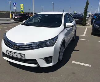 Frontansicht eines Mietwagens Toyota Corolla am Flughafen Simferopol, Krim ✓ Auto Nr.1402. ✓ Automatisch TM ✓ 0 Bewertungen.