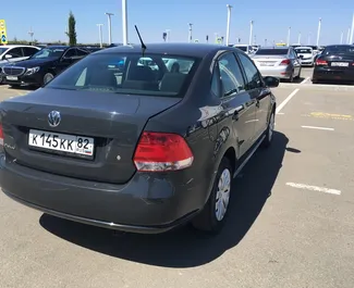 Benzin 1,6L Motor von Volkswagen Polo Sedan 2015 zur Miete am Flughafen Simferopol.