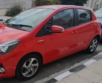 Frontansicht eines Mietwagens Toyota Yaris in Paphos, Zypern ✓ Auto Nr.1509. ✓ Automatisch TM ✓ 1 Bewertungen.