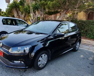 Frontansicht eines Mietwagens Volkswagen Polo in Paphos, Zypern ✓ Auto Nr.1511. ✓ Automatisch TM ✓ 3 Bewertungen.