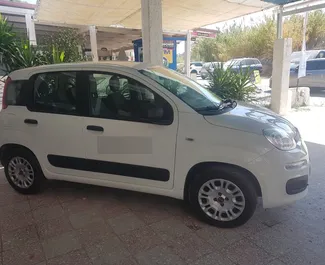 Frontansicht eines Mietwagens Fiat Panda auf Rhodos, Griechenland ✓ Auto Nr.1490. ✓ Schaltgetriebe TM ✓ 2 Bewertungen.