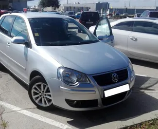 Frontansicht eines Mietwagens Volkswagen Polo in Burgas, Bulgarien ✓ Auto Nr.1667. ✓ Automatisch TM ✓ 0 Bewertungen.