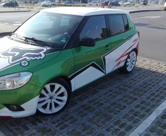 Frontansicht eines Mietwagens Skoda Fabia Vrs in Burgas, Bulgarien ✓ Auto Nr.1666. ✓ Automatisch TM ✓ 0 Bewertungen.