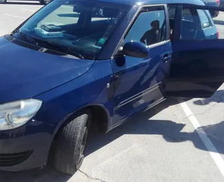 Frontansicht eines Mietwagens Skoda Fabia Combi in Burgas, Bulgarien ✓ Auto Nr.1652. ✓ Automatisch TM ✓ 0 Bewertungen.