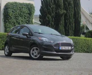 Frontansicht eines Mietwagens Ford Fiesta in Tiflis, Georgien ✓ Auto Nr.1230. ✓ Automatisch TM ✓ 0 Bewertungen.