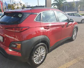 Mietwagen Hyundai Kona 2019 in Griechenland, mit Benzin-Kraftstoff und 120 PS ➤ Ab 61 EUR pro Tag.