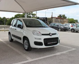 Frontansicht eines Mietwagens Fiat Panda am Flughafen Thessaloniki, Griechenland ✓ Auto Nr.1708. ✓ Schaltgetriebe TM ✓ 0 Bewertungen.