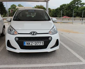 Frontansicht eines Mietwagens Hyundai i10 am Flughafen Thessaloniki, Griechenland ✓ Auto Nr.1711. ✓ Schaltgetriebe TM ✓ 1 Bewertungen.