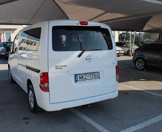 Diesel 1,5L Motor von Nissan Evalia 2015 zur Miete am Flughafen Thessaloniki.