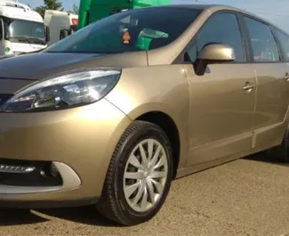 Frontansicht eines Mietwagens Renault Grand Scenic in Burgas, Bulgarien ✓ Auto Nr.1658. ✓ Schaltgetriebe TM ✓ 0 Bewertungen.