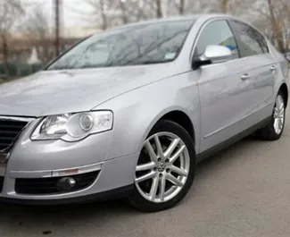 Frontansicht eines Mietwagens Volkswagen Passat in Burgas, Bulgarien ✓ Auto Nr.1649. ✓ Automatisch TM ✓ 0 Bewertungen.